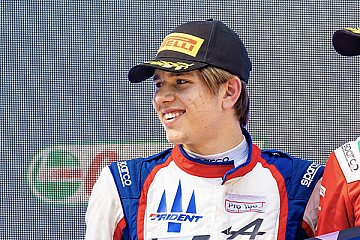 Freude bei Tim Tramnitz über Wochenende in Imola - Foto: Fast-Media