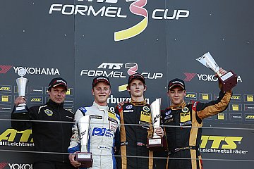 Das Siegerpodest vom Nürburgring mit den Piloten Kirchhöfer, Bernstorff und Markelov (Foto: Alex Trienitz)