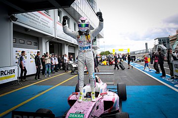 Zweiter Saisonsieg für Lirim Zendeli auf dem Nürburgring