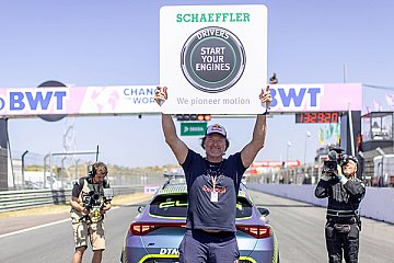 Auf Björn Dunkerbeck wartete in Zandvoort ein volles Programm - Foto: ADAC