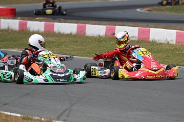 Junioren-Shakehands zwischen Gustav Christensen und Carlos Nees