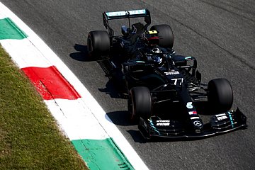 Bottas schnellster im ersten Training