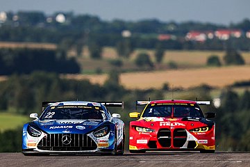 Lucas Auer (links) bezeichnet die Rennen in Spielberg als „absolutes Saison-Highlight“ - Foto: ADAC