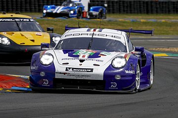 Zehn Porsche 911 RSR beim härtesten Autorennen der Welt