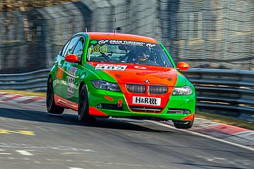 VLN 4 endet für H.A.R.D Speed Motorsport in der Leitplanke
