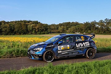 Carsten Mohe feiert erfolgreiches Debüt des Renault Clio Rally3