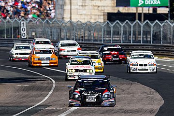 Rupp gewinnt im 2007er Audi auch die Hitzeschlacht am Sonntag