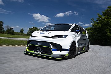 Vollelektrischer Ford SuperVan 4 beim Pikes Peak International Hill Climb