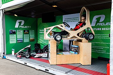 Project 1 präsentierte im Green Room zwei innovative Karts - Foto: ADAC