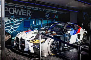 Spektakulär: Der neue BMW M4 GT3 wurde in Hockenheim ausgestellt - Foto: ADAC