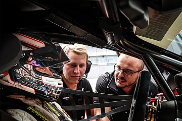 Robin Dörr (r.), Team Manager Dörr Motorsport - Foto: Kathrin Link