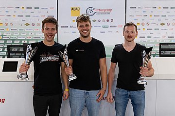 Adrenalin Motorsport Team verteidigt Tabellenführung mit Sieg