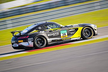 Marvin Dienst und Marcus Suabo auf dem Weg zu zwei Top-Ten-Platzierungen in der ADAC GT4 Germany - Foto: Axel Weichert