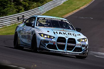Hofor Racing by Bonk Motorsport bei Hitzerennen mit 4 Autos im Ziel