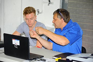 Besprechung nach dem Freien Training - Foto: Speedy