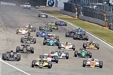 Buntes Programm beim AvD Oldtimer Grand Prix