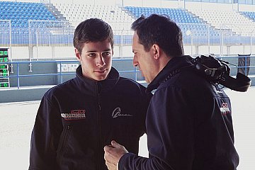Rene im Gespräch mit Lazarus-Teamchef Tancredi Pagiaro, der mit Pastor Maldonado und Nelsinho Piquet bereits zwei Grand-Prix-Piloten hervorbrachte