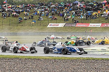 Alex Albon siegt, ein Rennen wetterbedingt abgesagt