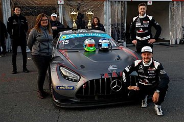 équipe vitesse wird auch 2021 das Einsatzteam für Mario Hirsch (rechts hinten ) und Dominik Schraml sein - Foto: gtc-race.de/Alex Trienitz
