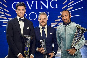 Mercedes-AMG Petronas Motorsport und Hamilton als Weltmeister geehrt