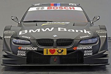Bruno Spengler als Fahrer im mattschwarzen BMW M3 DTM