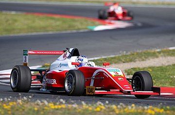Aron und Pourchaire feiern ersten Sieg in der ADAC Formel 4