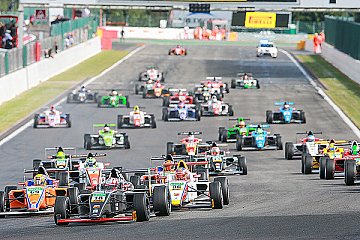 Gesucht: Der erste Halbzeitmeister der ADAC Formel 4