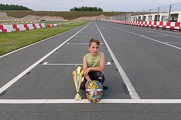 Top-Fünf und Pokal für Niklas Cassarino