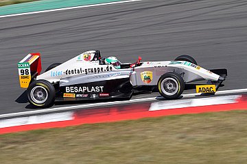 Cedric Piro zeigt Aufholjagd in Oschersleben - Foto: Fast-Media