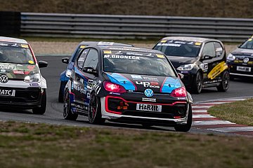 Starkes Teilnehmerfeld im ADAC Tourenwagen Junior Cup