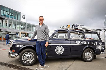 Ex-Formel-1-Pilot Ralf Schumacher überreichte als Ravenol-Markenbotschafter die Siegerpokale nach dem Sonntagsrennen in der FIA Masters Historic Formula One Championship - Foto: Gruppe C/AvD