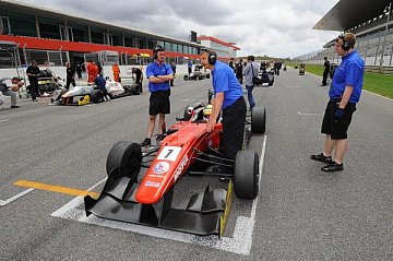 Startaufstellung zum Rennen - Foto: Speedy