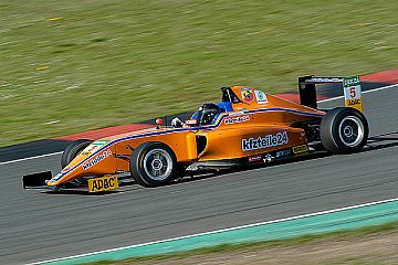 Lirim Zendeli auf der Strecke in Oschersleben - Foto: Mario Bartkowiak/Jegasoft Media
