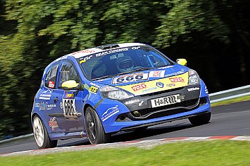 Premierensieg für Ring Racing