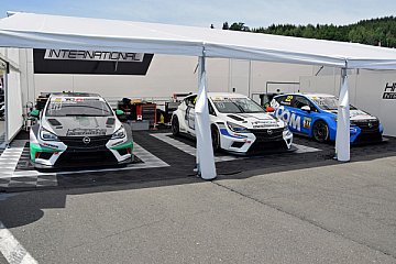 Perfektes Wochenende für HP Racing International in Österreich