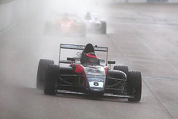 British Formula 4: Top-Ten für Carrie Schreiner