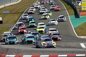 Starkes Teilnehmerfeld mit mehr als 40 Fahrzeugen und 58 Piloten aus 13 Nationen - Foto: ADAC