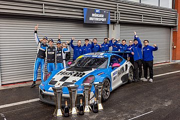 Siegesjubel bei Julian Hanses (links) - Foto: Fast-Media