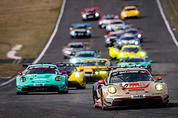 Sieben Porsche 911 GT3 R kämpfen um den Gesamtsieg auf der Nordschleife