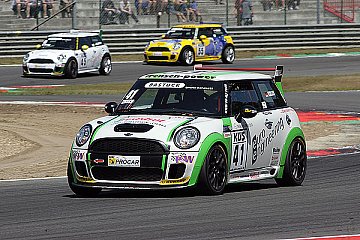 Steve Kirsch vor Nils Ballerstein und Bernhard Wagner - Foto: ADAC Procar