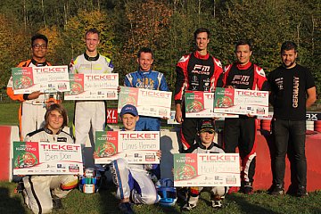 Die deutschen Qualifikanten mit ROTAX-Importeur Andreas Matis (r.)
