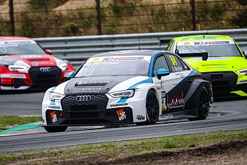 In der TCR Germany fuhr Simon Reicher zwei mal in die Top-Ten - Foto: Axel Weichert/Yaco Racing