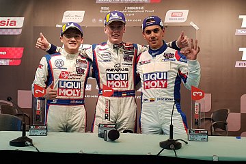 Der Traum ist wahr geworden: Engstler ist Meister in TCR Asia Series