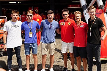 ADAC Formel 4-Fahrer treffen Formel-1-Star Charles Leclerc