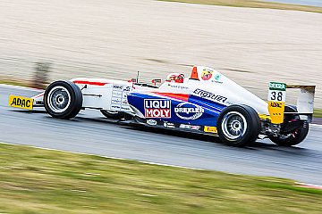 Luca Engstler fährt auf Rang 13