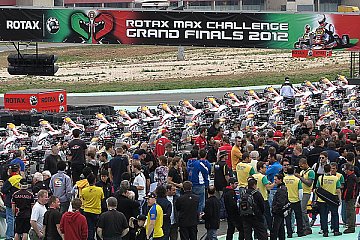 Die 276 Teilnehmer haben sich bereits registriert und ihre Karts erhalten. Heute geht es im freien Training zum ersten Mal auf die Strecke.