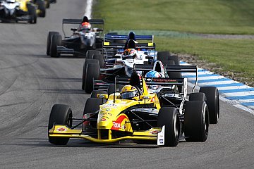 Knapp 40 Fahrzeuge starten bei der Formel Renault NEC