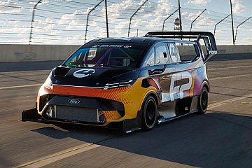 Ford SuperVan 4.2 greift beim Pikes Peak-Bergrennen an
