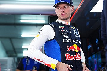 Verstappen auf Pole in Sepang – Hamilton überrascht, Antonelli in Reihe zwei