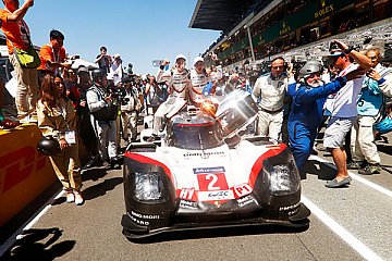 Porsche 919 Hybrid (2017); Brendon Hartley (NZ), Timo Bernhard (D), Earl Bamber (NZ) (l-r) - Foto: Porsche